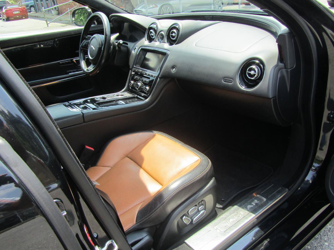 Used 2014 Jaguar XJ R Long Wheel Base RWD image 22