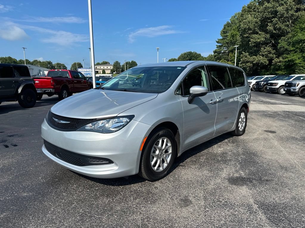 Used 2023 Chrysler Voyager LX FWD image 7
