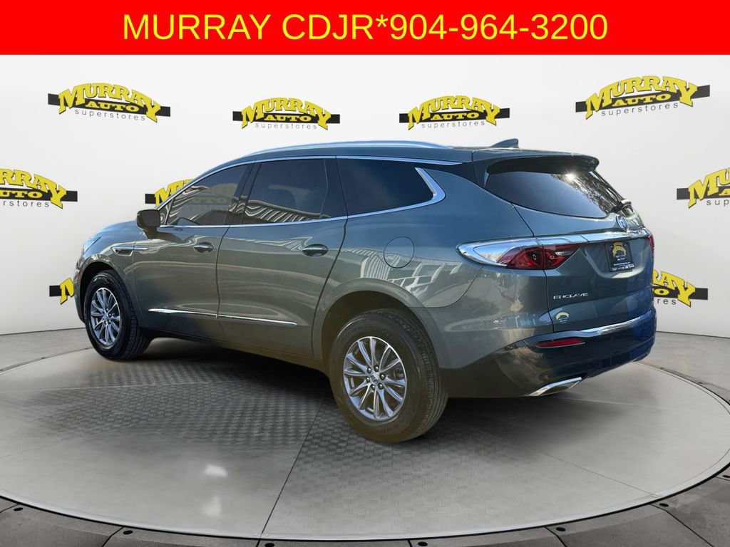 Used 2023 Buick Enclave Essence image 3