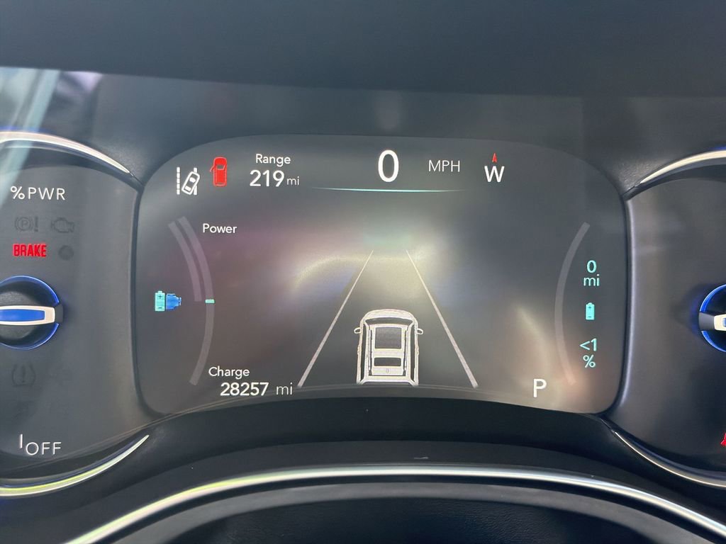 Used 2022 Chrysler Pacifica Limited w/ Uconnect Theater Family Group FWD image 10