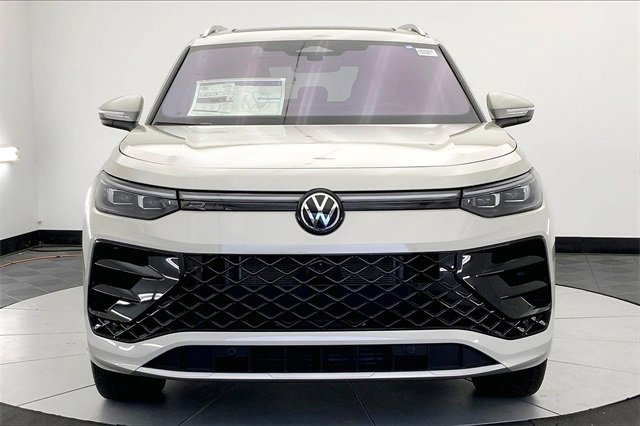 New 2026 Volkswagen Tiguan SEL R-Line image 3