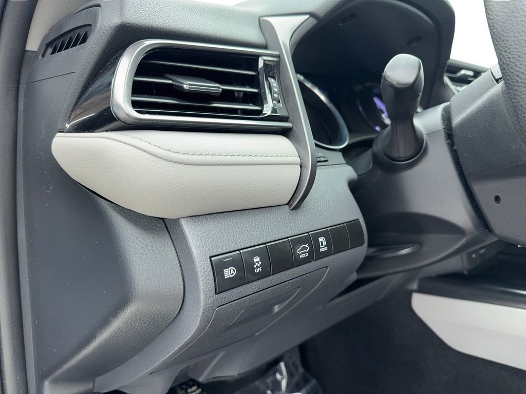 Used 2020 Toyota Camry LE image 32