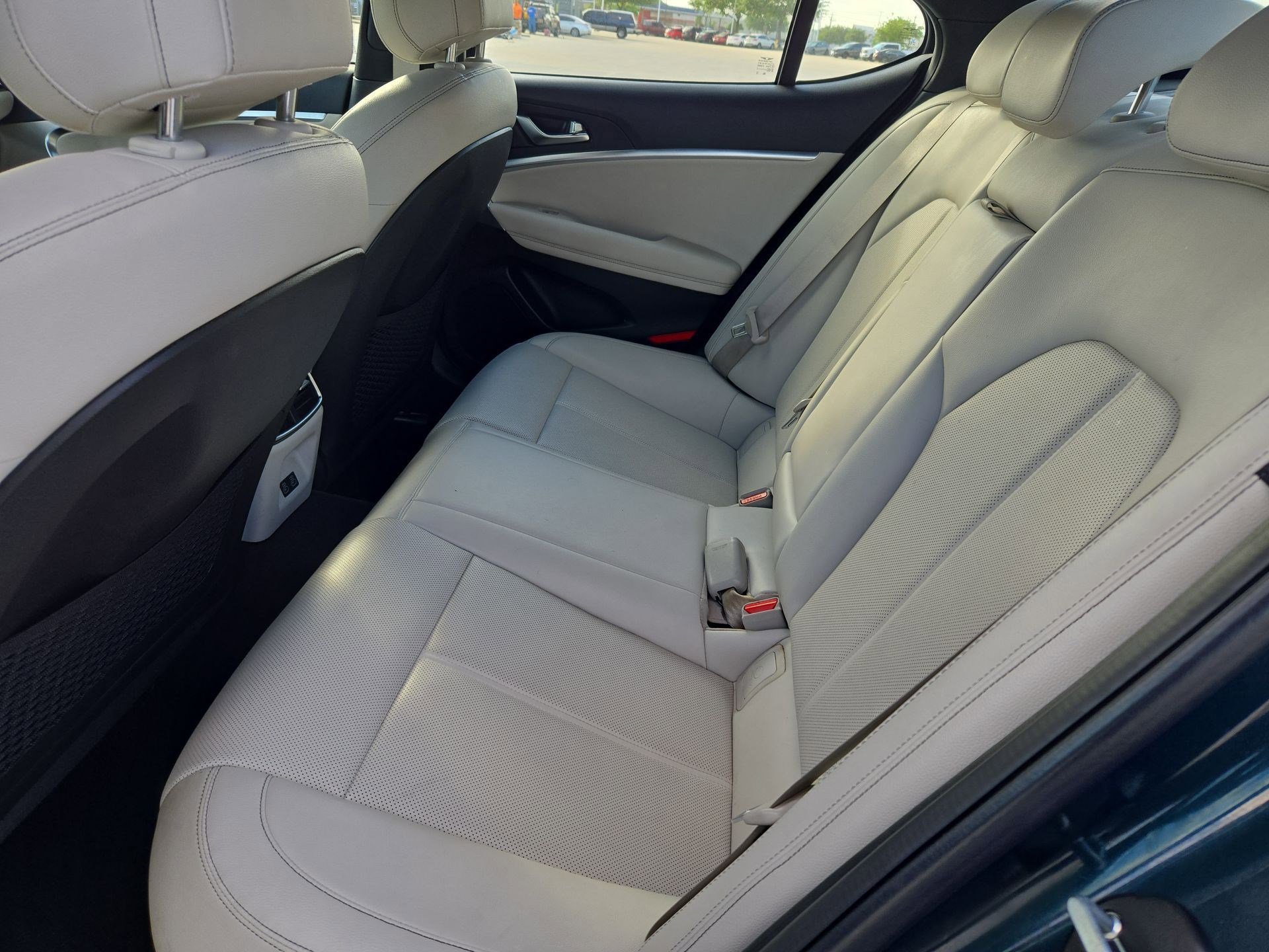 Used 2025 Genesis G70 2.5T image 27