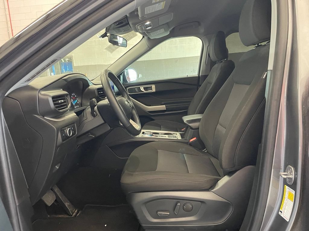 Used 2024 Ford Explorer XLT RWD image 10