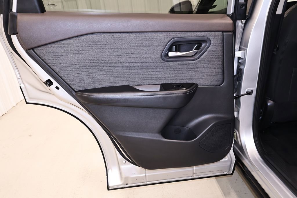 Used 2022 Nissan Rogue SV image 15