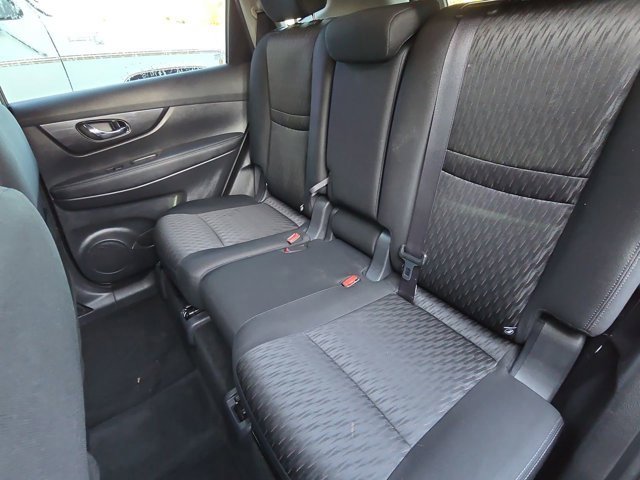 Used 2018 Nissan Rogue S image 16