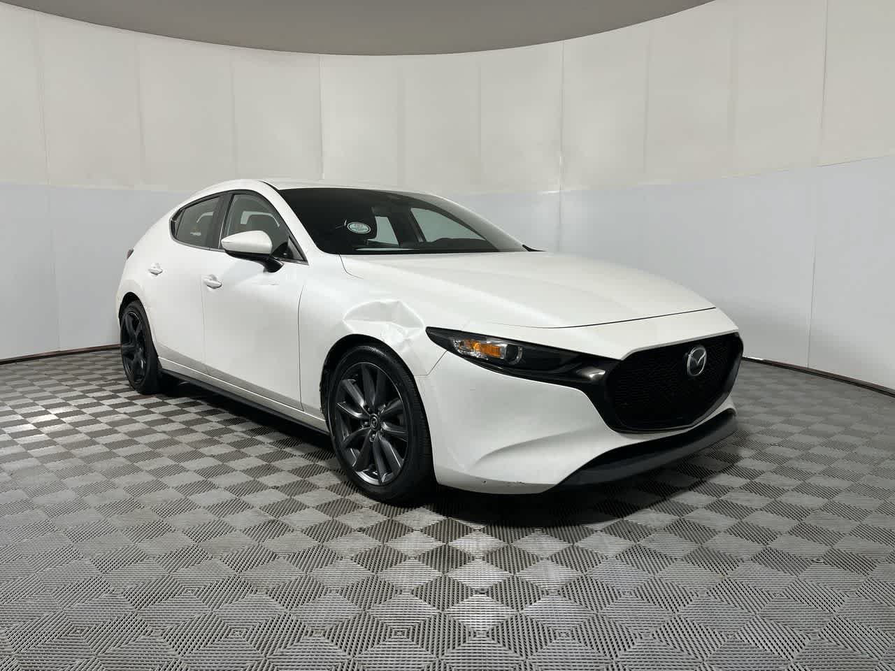 Used 2019 MAZDA MAZDA3 Hatchback w/ Preferred Package FWD image 2