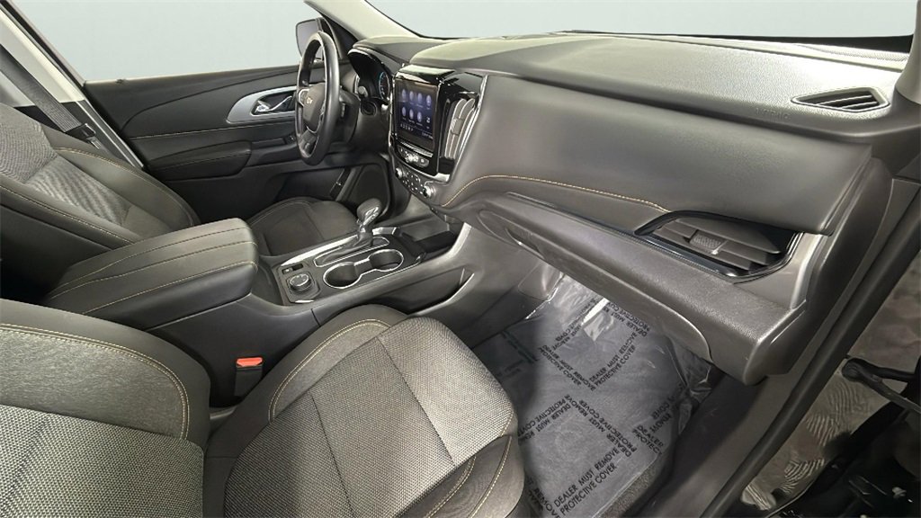 Used 2021 Chevrolet Traverse LT image 33