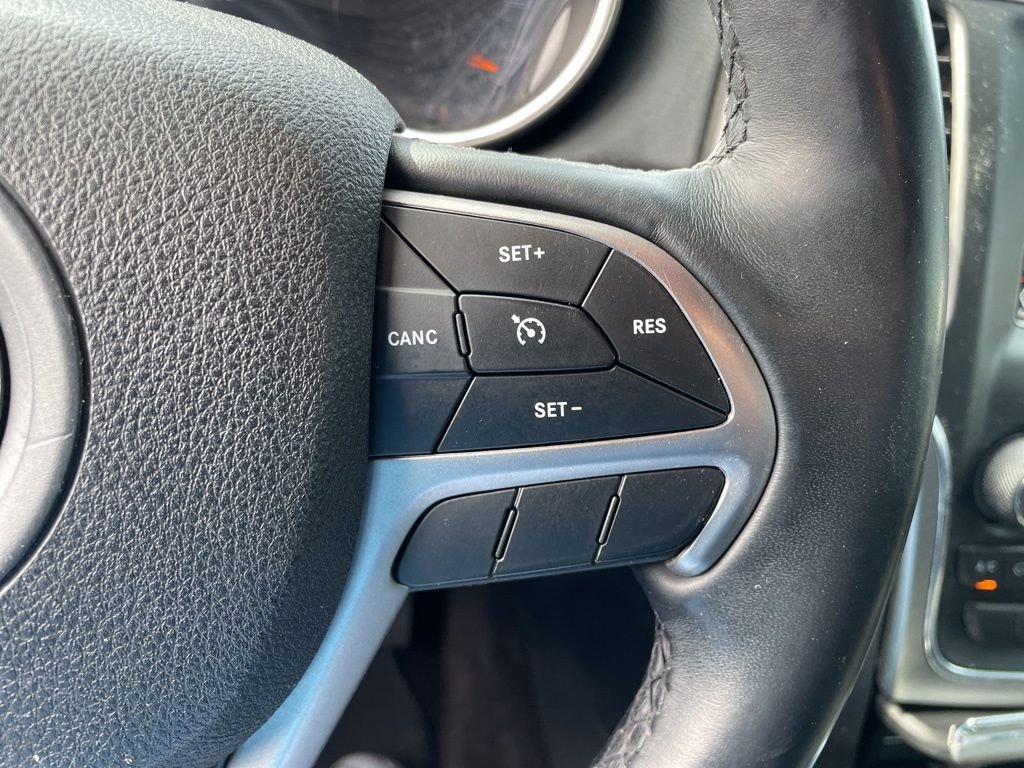 Used 2018 Jeep Grand Cherokee Laredo AWD/4WD image 26