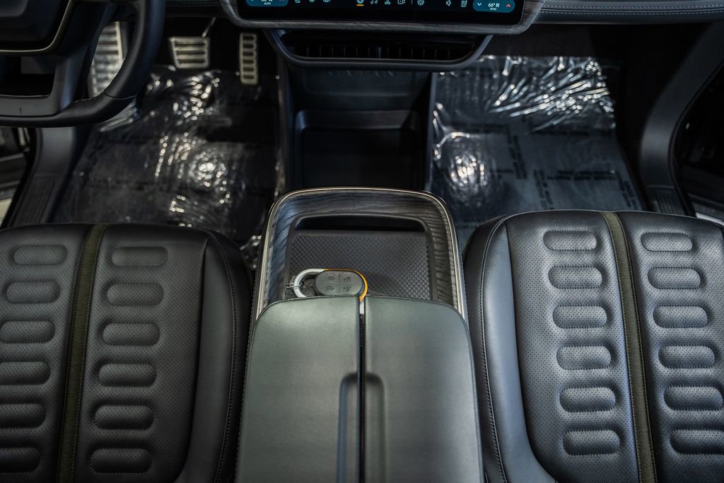 Used 2022 Rivian R1T Adventure image 21