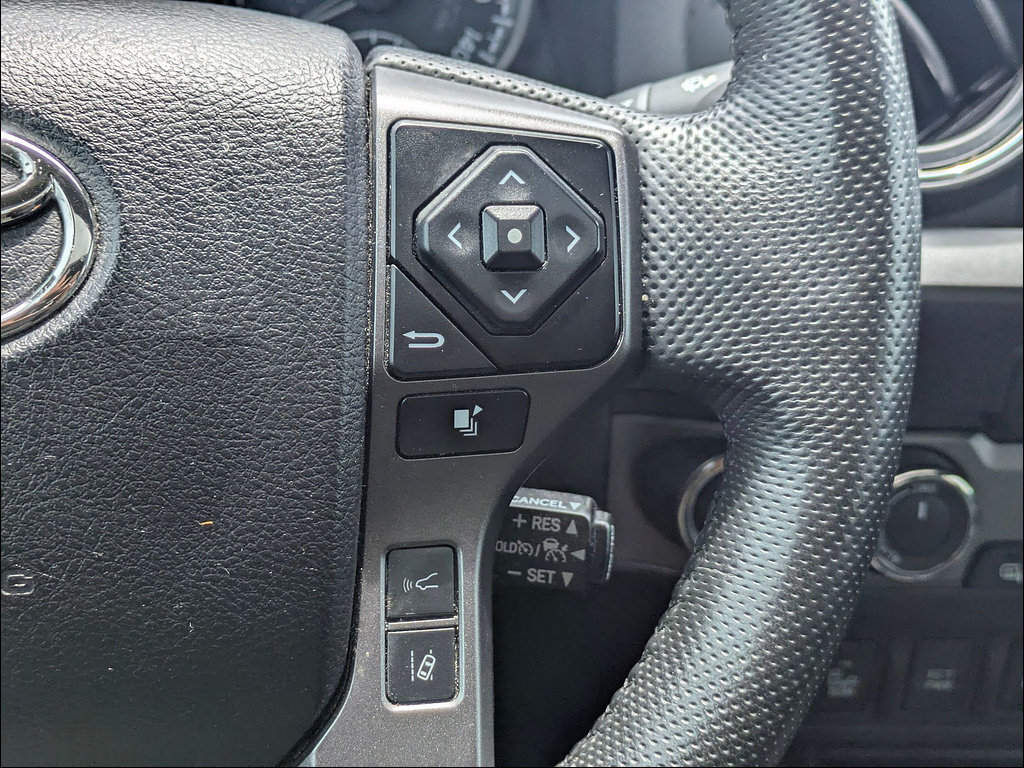 Used 2022 Toyota Tacoma TRD Sport w/ TRD Premium Sport Package AWD/4WD image 18