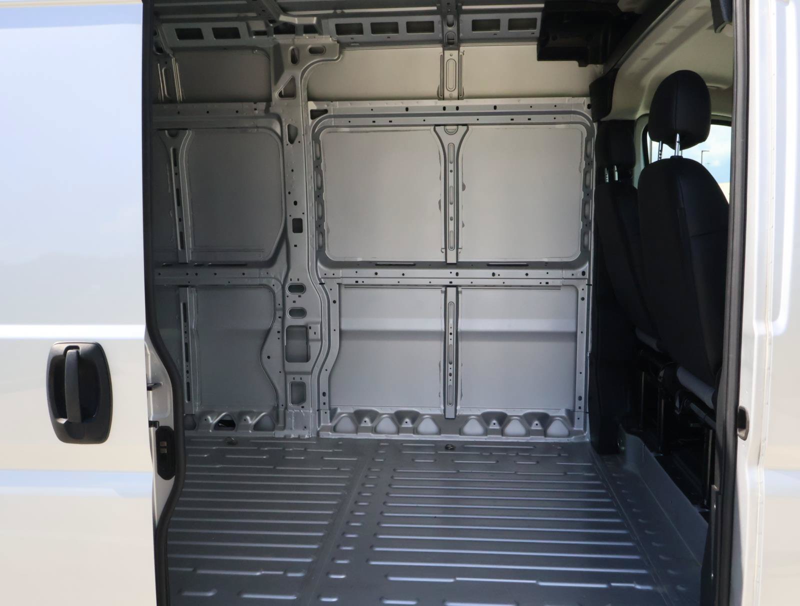 Used 2025 RAM ProMaster 2500 w/ Convenience Group FWD image 8