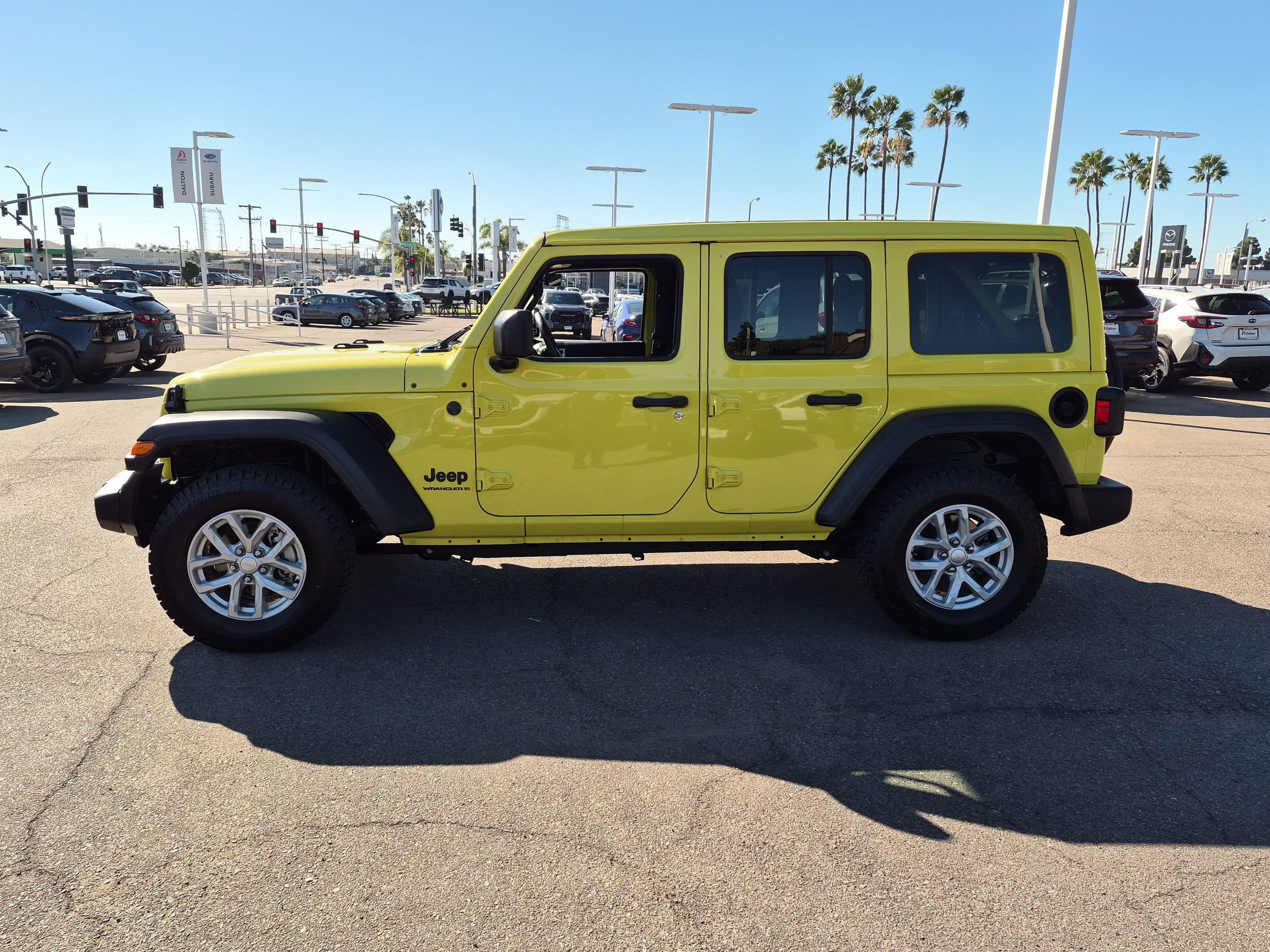 Used 2023 Jeep Wrangler Unlimited Sport w/ Sun And Sound Package AWD/4WD image 4
