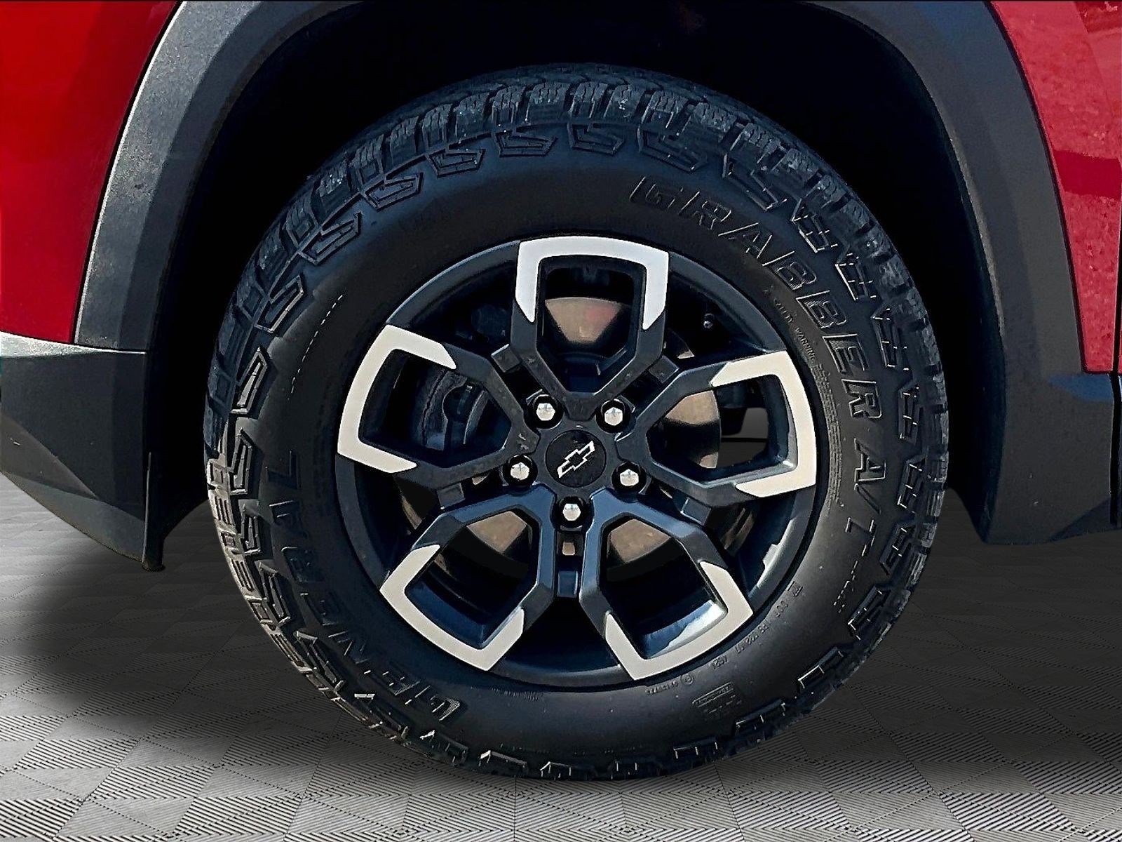 Used 2025 Chevrolet Equinox ACTIV w/ Safety and Technology Package AWD/4WD image 34
