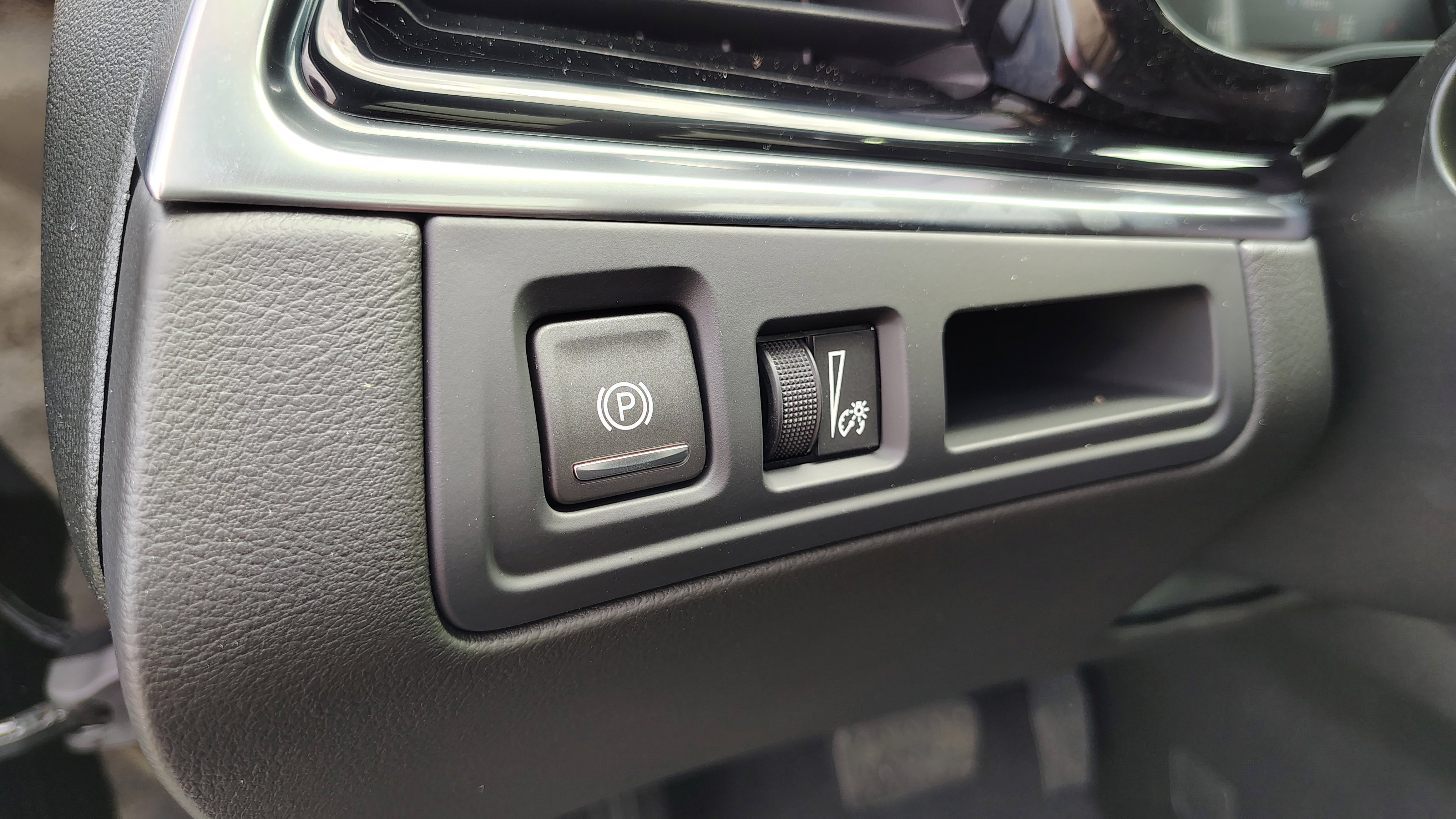 New 2025 Cadillac XT6 Luxury image 16