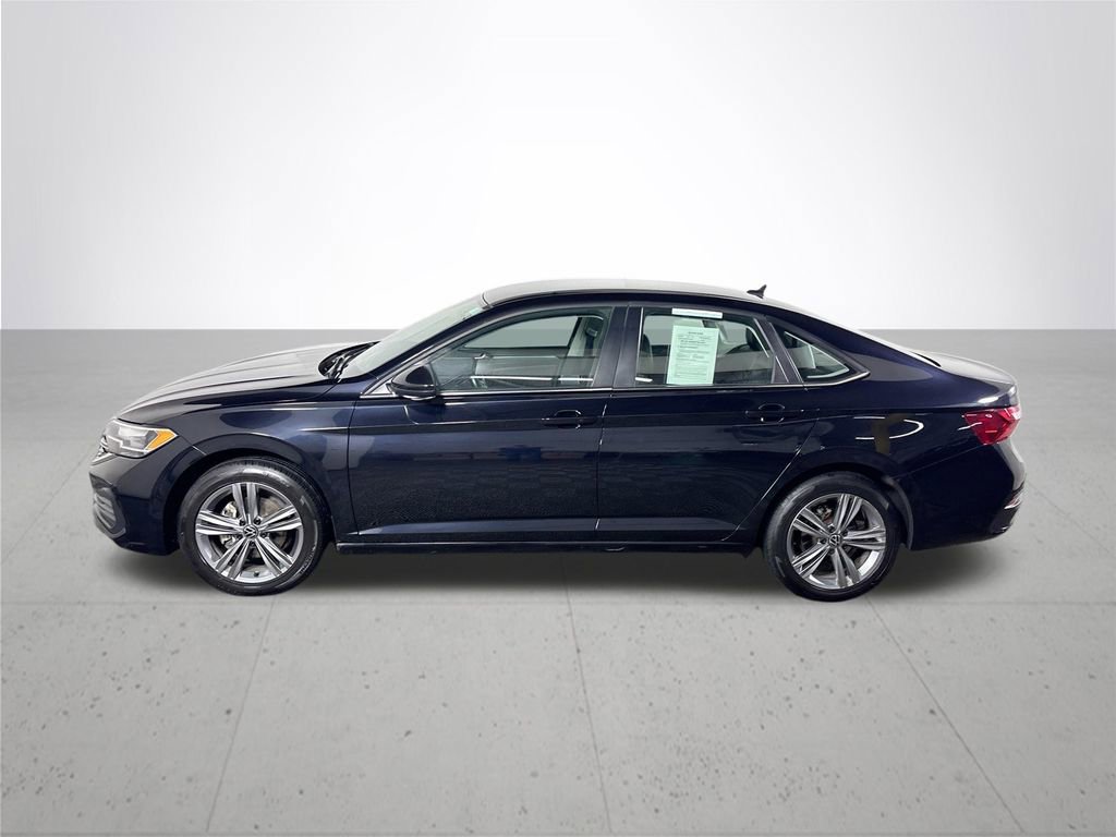 Used 2024 Volkswagen Jetta SE FWD image 9