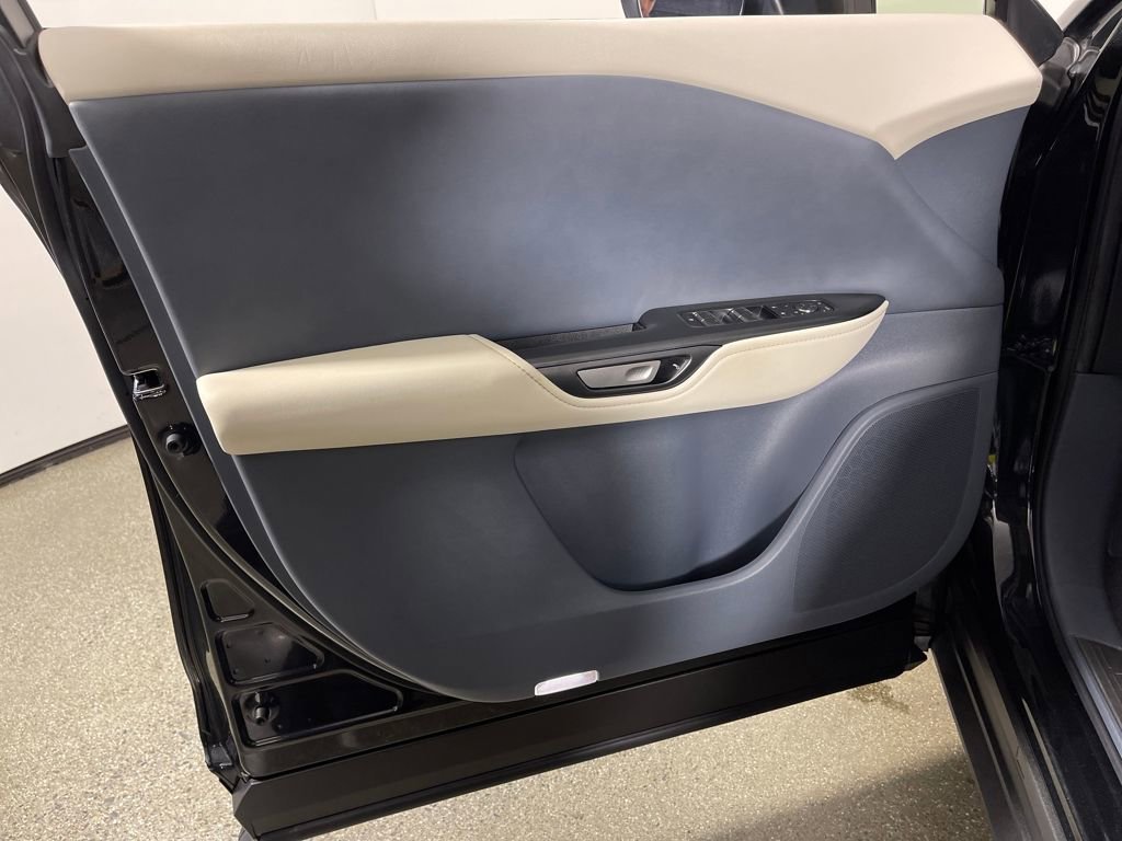 Used 2023 Lexus RZ 450e Premium image 17