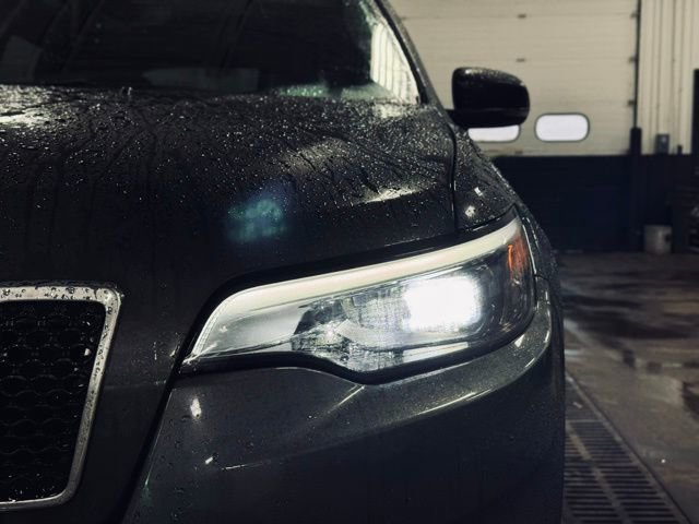 Used 2022 Jeep Cherokee Limited image 3