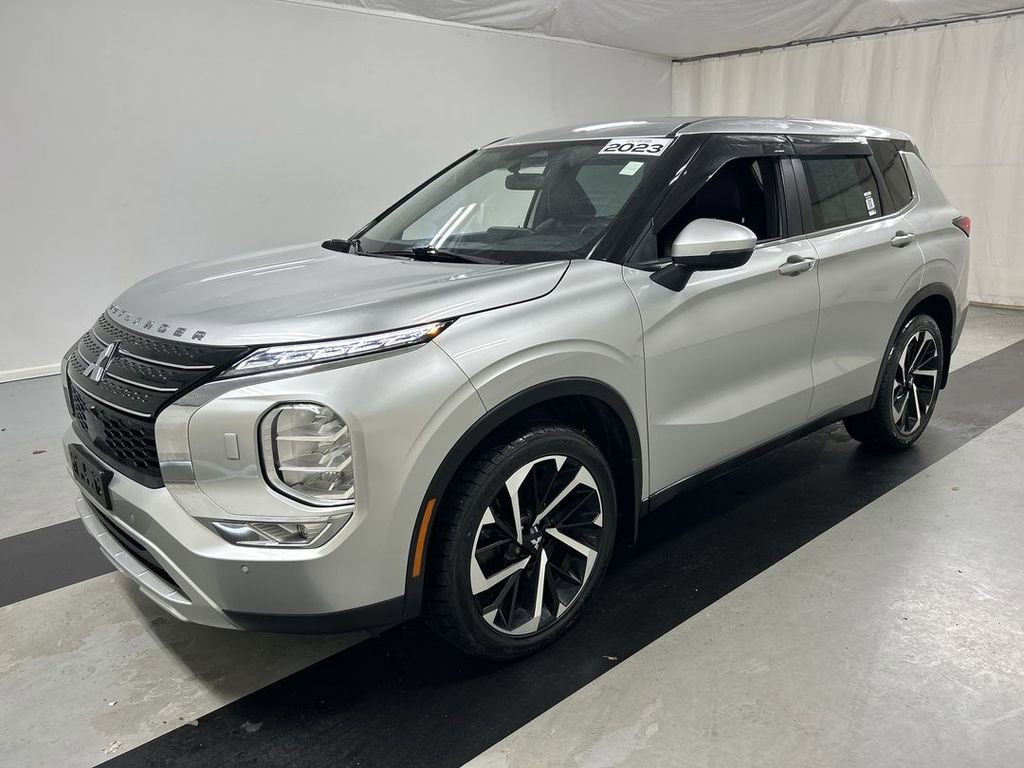 Used 2023 Mitsubishi Outlander SE AWD/4WD image 5