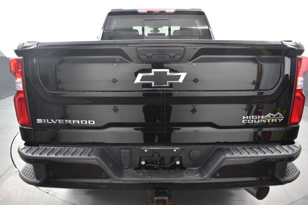 Used 2023 Chevrolet Silverado 3500 High Country w/ Technology Package AWD/4WD image 8