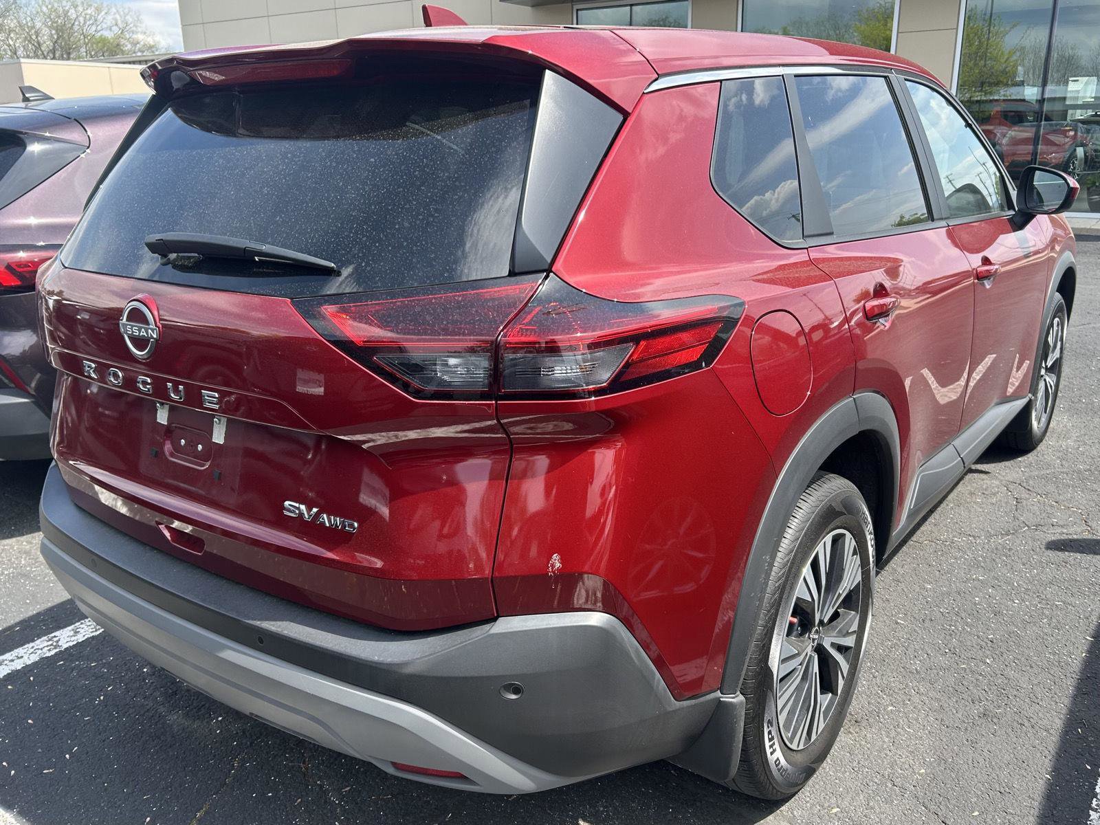 Used 2023 Nissan Rogue SV AWD/4WD image 3