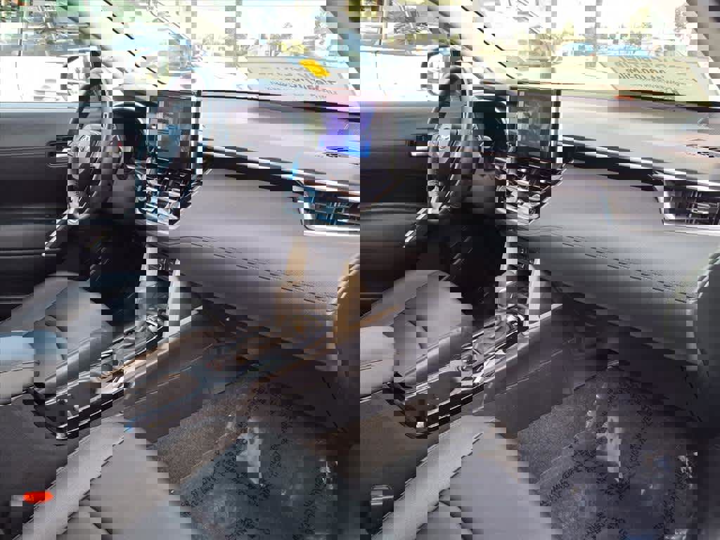 Certified 2024 Toyota Corolla Cross XLE image 23