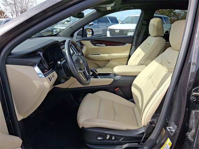 Used 2018 Cadillac XT5 Luxury w/ Driver Awareness Package image 10