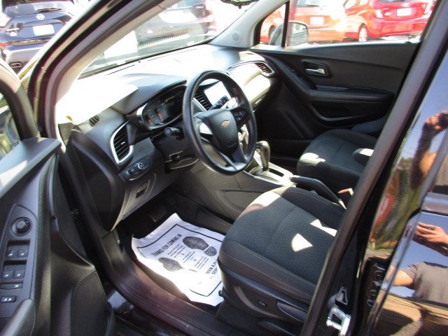 Used 2020 Chevrolet Trax LS FWD image 14
