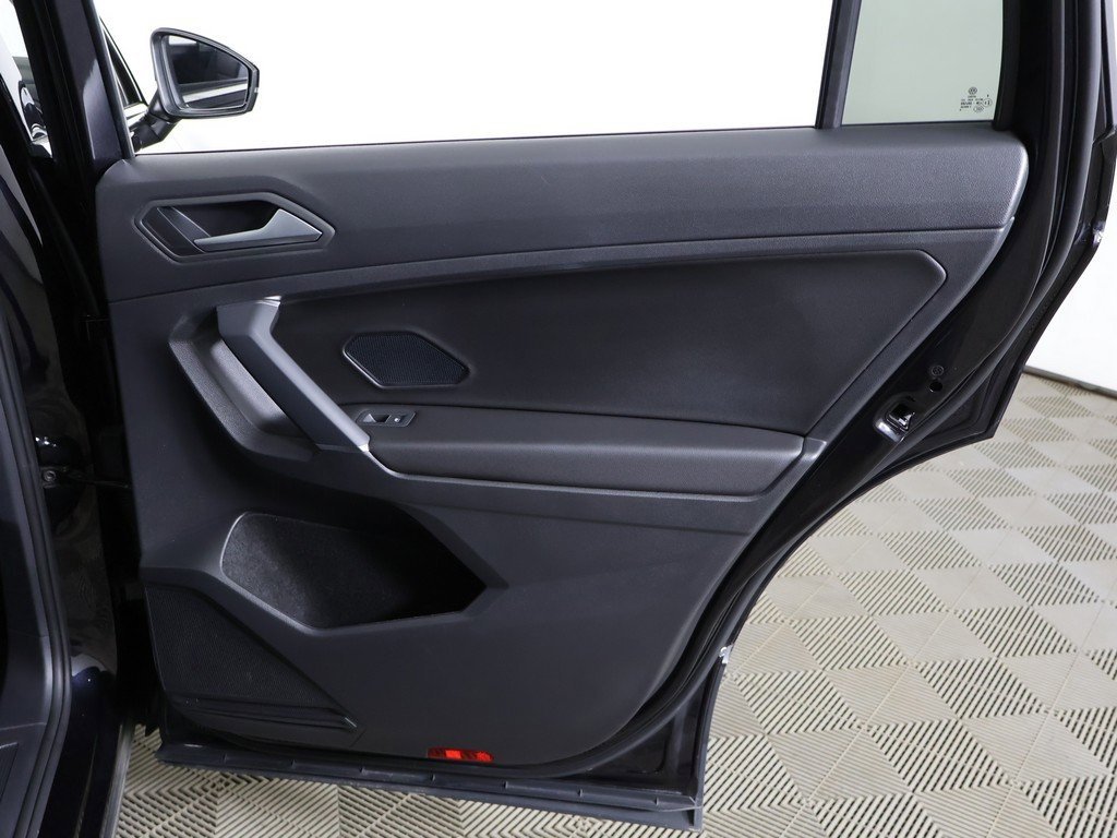 Used 2020 Volkswagen Tiguan SE image 24