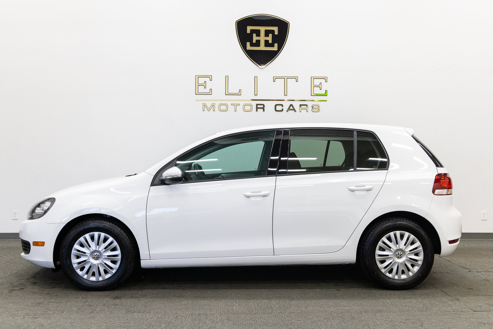 Used 2013 Volkswagen Golf 4-Door FWD image 2