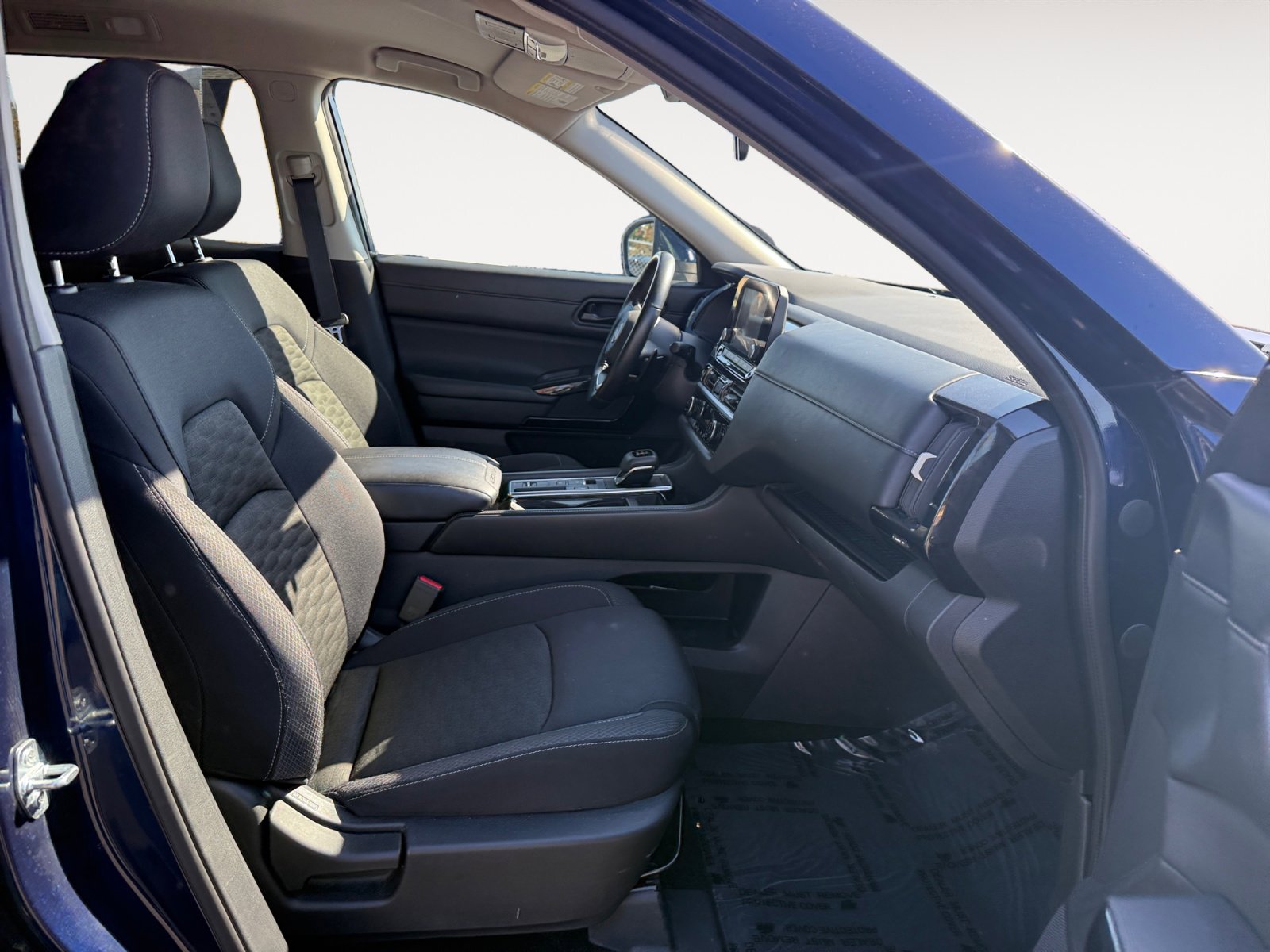 Used 2024 Nissan Pathfinder SV image 19