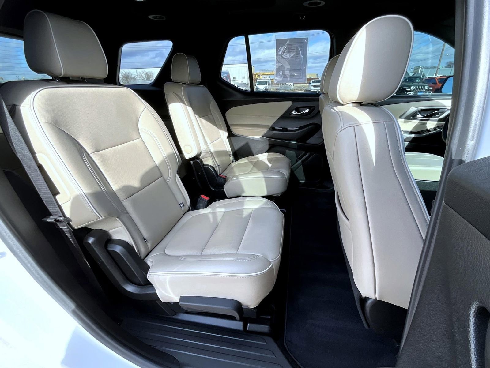 Used 2023 Chevrolet Traverse Premier AWD/4WD image 19