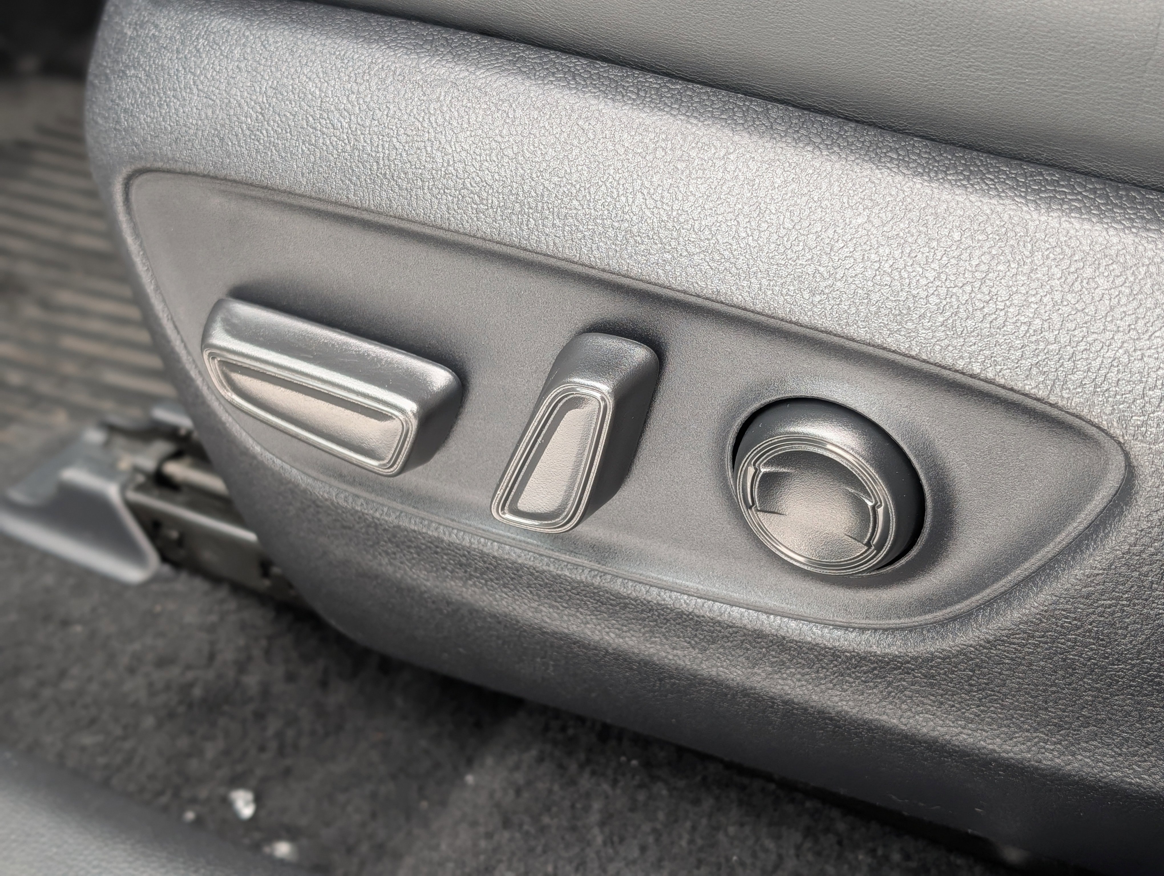 Used 2022 Toyota RAV4 XLE Premium image 33