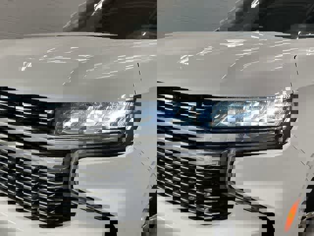 Used 2023 Chevrolet Suburban Premier image 32