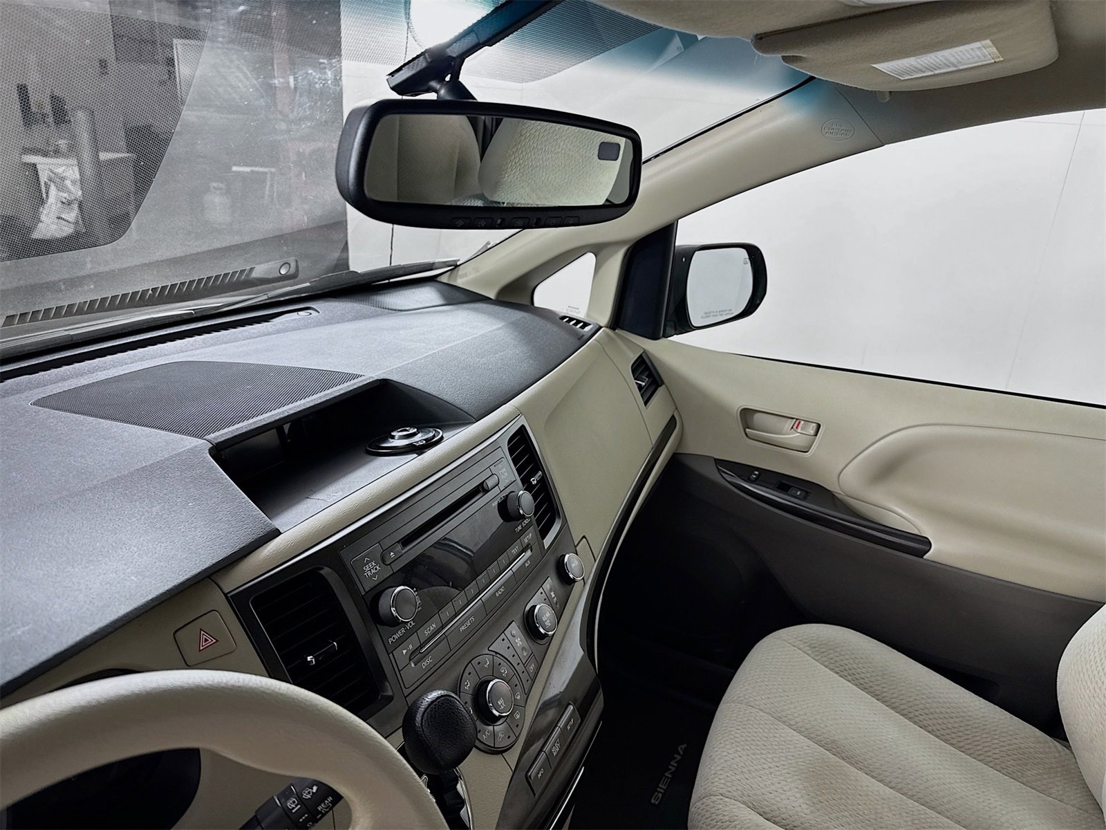 Used 2011 Toyota Sienna LE image 6