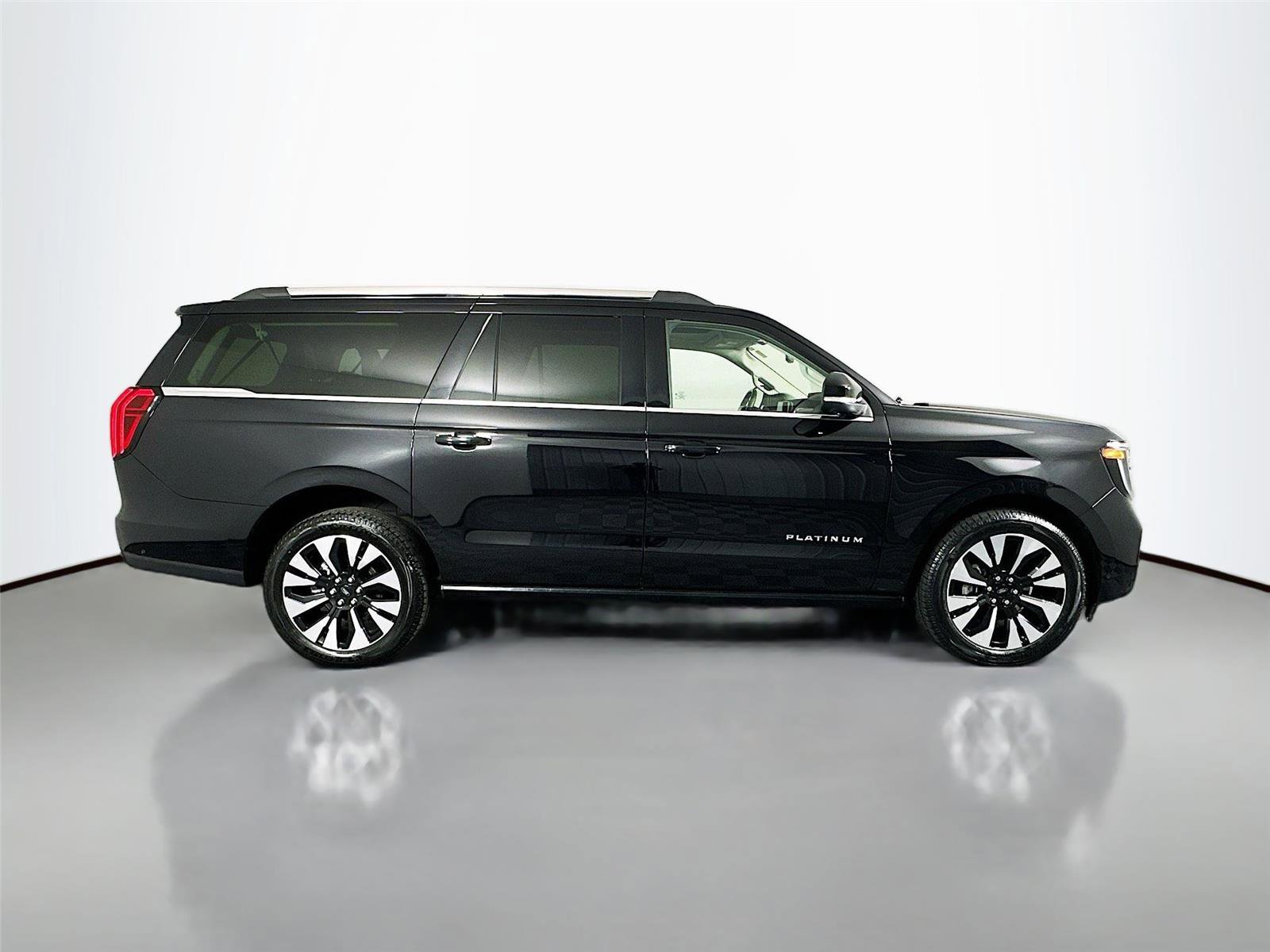 Used 2025 Ford Expedition Max Platinum w/ Driver's Package AWD/4WD image 18