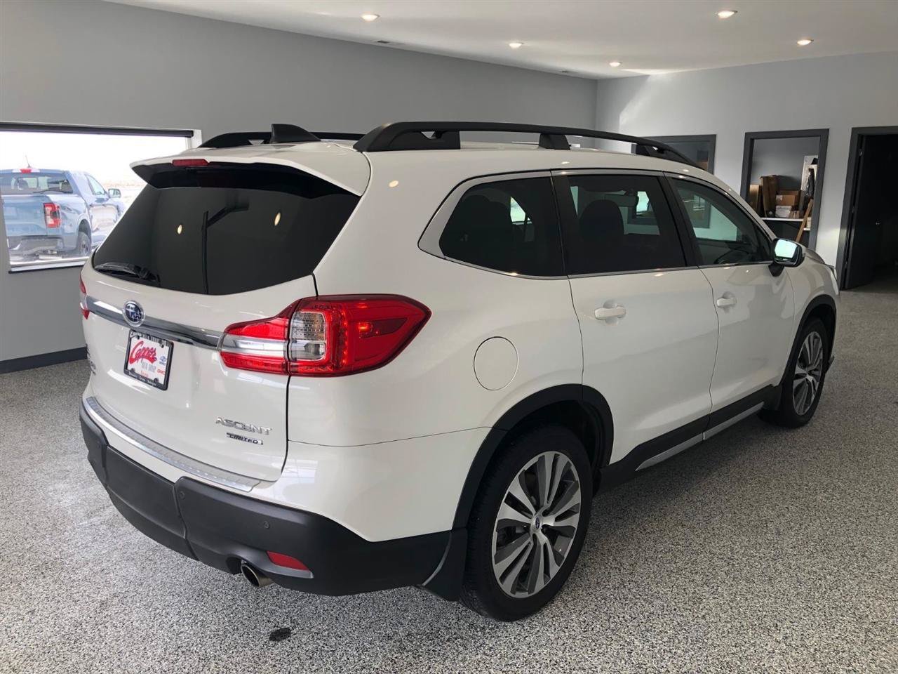 Used 2020 Subaru Ascent Limited w/ Popular Package #4 AWD/4WD image 3