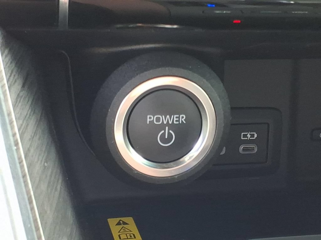 Certified 2024 Toyota Venza Limited AWD/4WD image 12