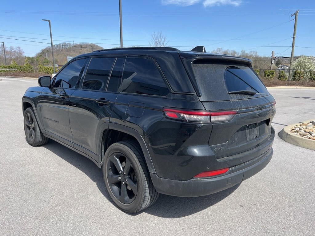 Used 2023 Jeep Grand Cherokee Altitude image 2