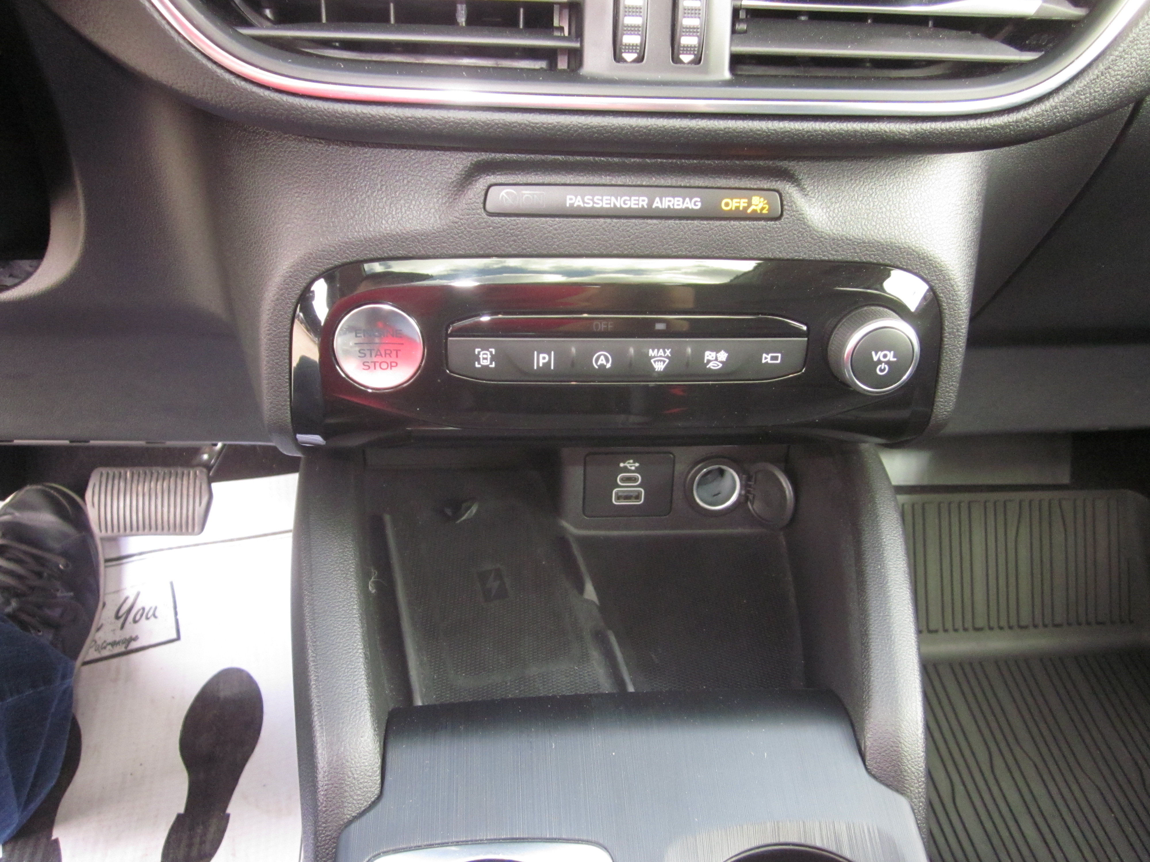 Used 2024 Ford Escape Platinum w/ Class II Trailer Tow Package AWD/4WD image 19
