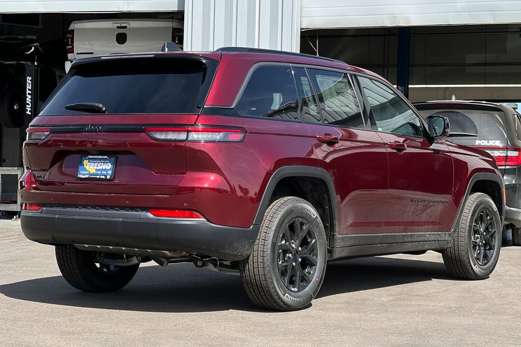 New 2026 Jeep Grand Cherokee Altitude image 4