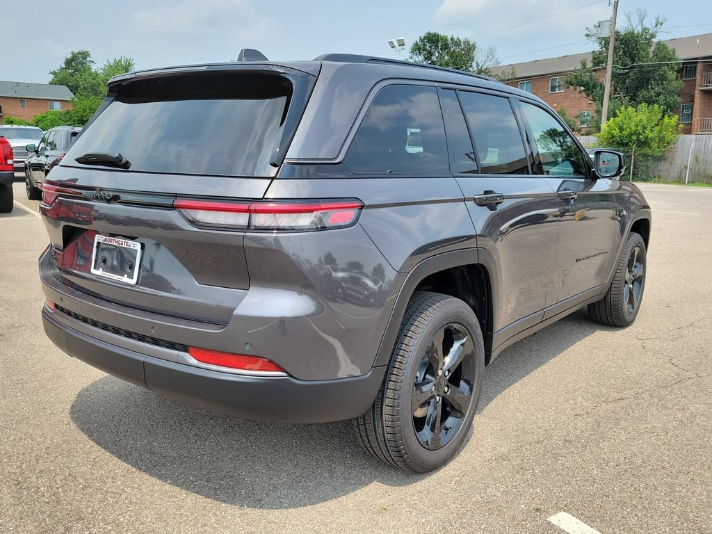 New 2026 Jeep Grand Cherokee Limited w/ Limited Altitude Package AWD/4WD image 4