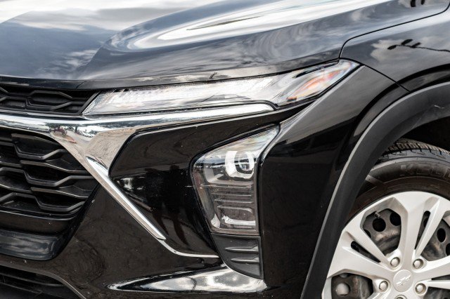 Used 2024 Chevrolet Trax LS image 2