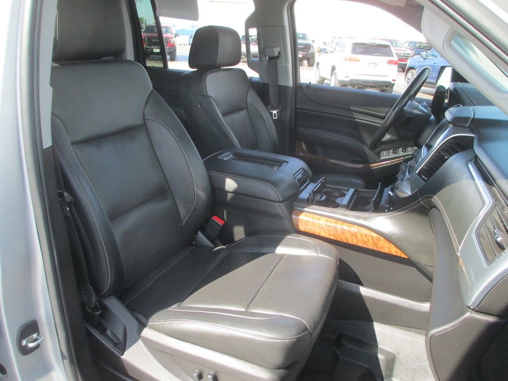 Used 2018 Chevrolet Suburban Premier image 25