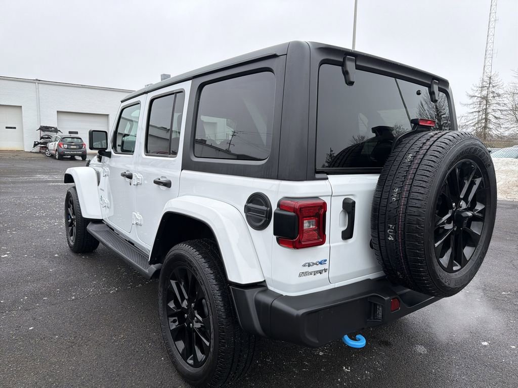 Used 2023 Jeep Wrangler Unlimited Sahara w/ Cold Weather Group AWD/4WD image 3