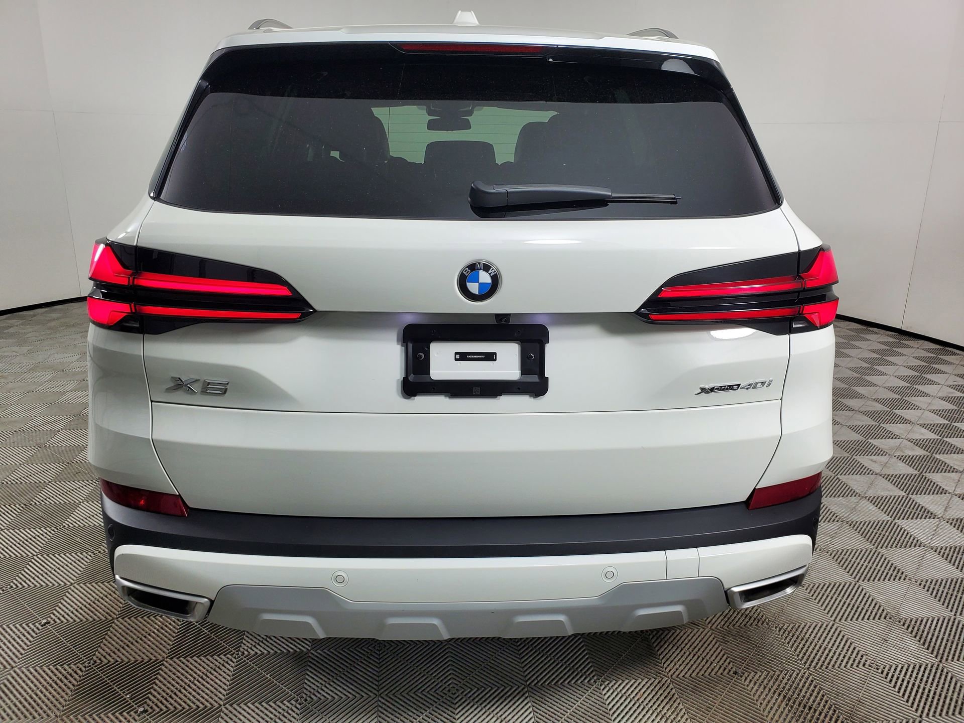 Used 2025 BMW X5 xDrive40i w/ Parking Assistance Package image 9