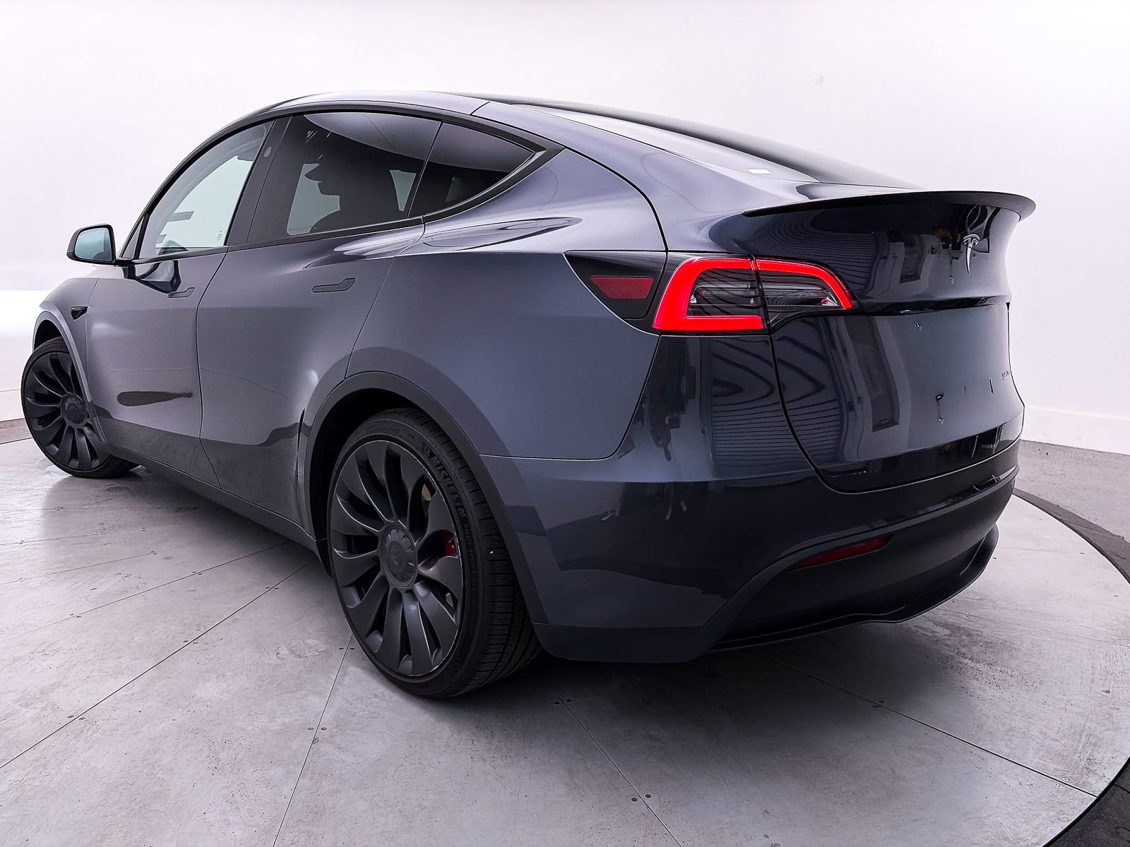 Used 2023 Tesla Model Y Performance image 2