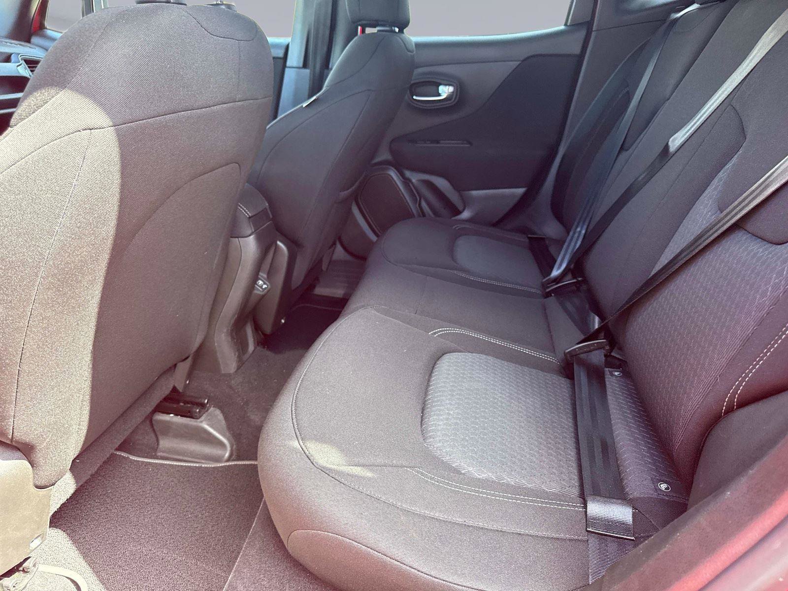 Used 2021 Jeep Renegade Latitude FWD image 13