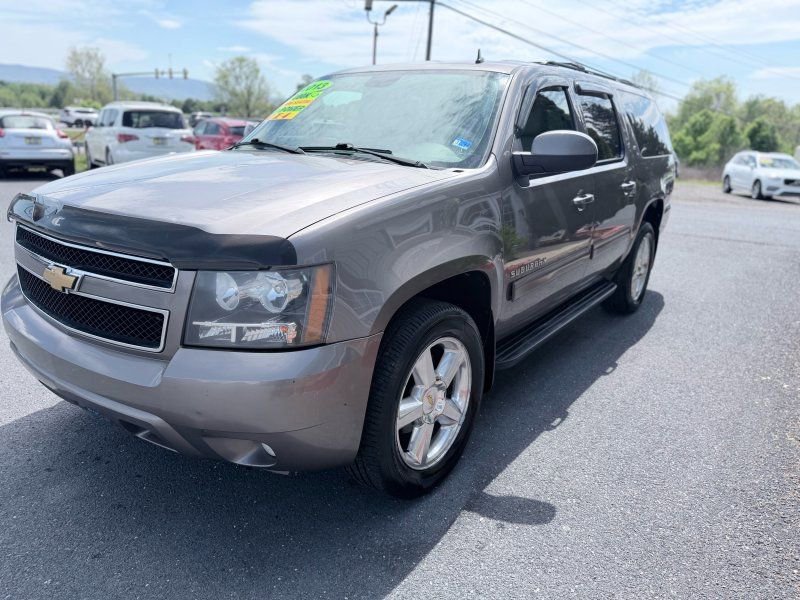Used 2013 Chevrolet Suburban LT image 4