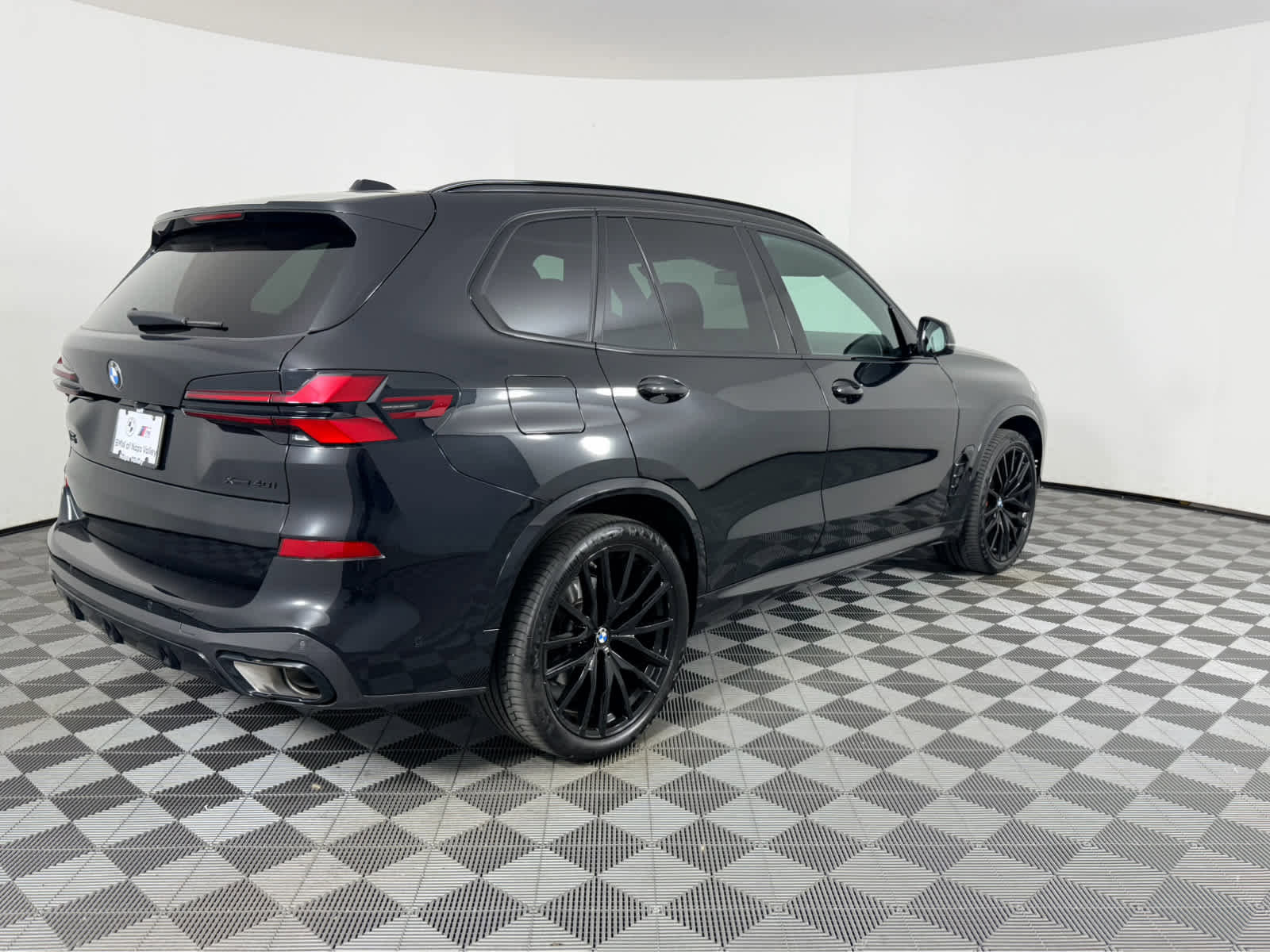 Used 2026 BMW X5 xDrive40i w/ M Sport Package image 3